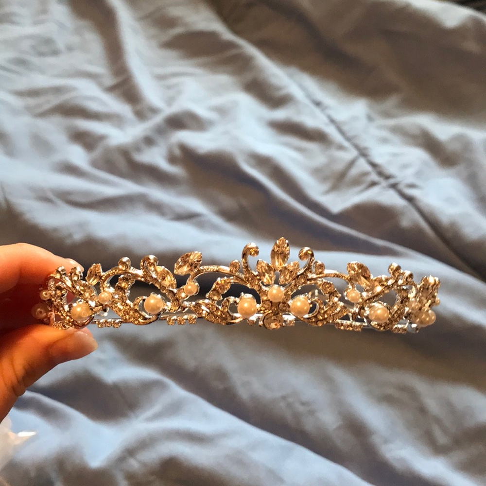 Tiara.. Pearls &diamonds.!